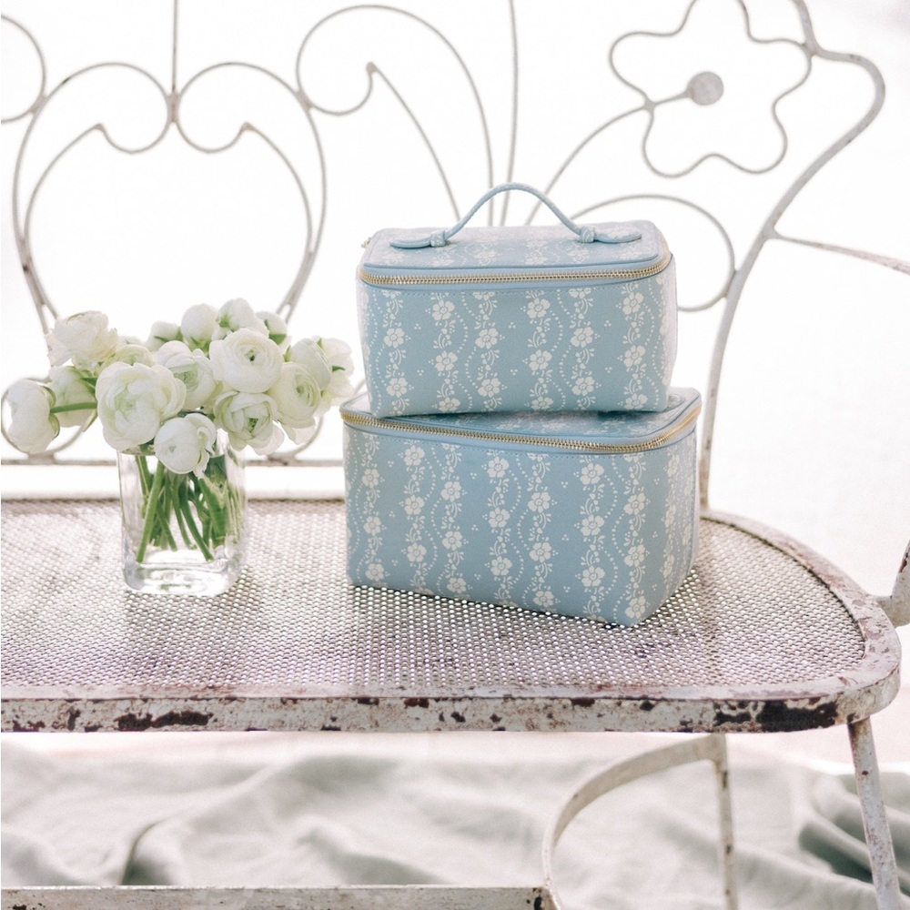 Neely and Chloe X Julia Berolzheimer Large Posy Vanity Case Blue Floral white